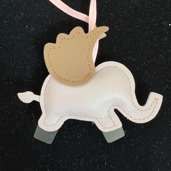 Wings Flying Elephant Bag Charm New - Picture 5 of 5